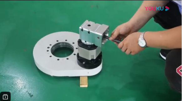 直齒驅(qū)動(dòng)(齒輪式回轉(zhuǎn)驅(qū)動(dòng)、回轉(zhuǎn)減速器)工作演示 直齒驅(qū)動(dòng)(齒輪式回轉(zhuǎn)驅(qū)動(dòng)、回轉(zhuǎn)減速器)工作演示